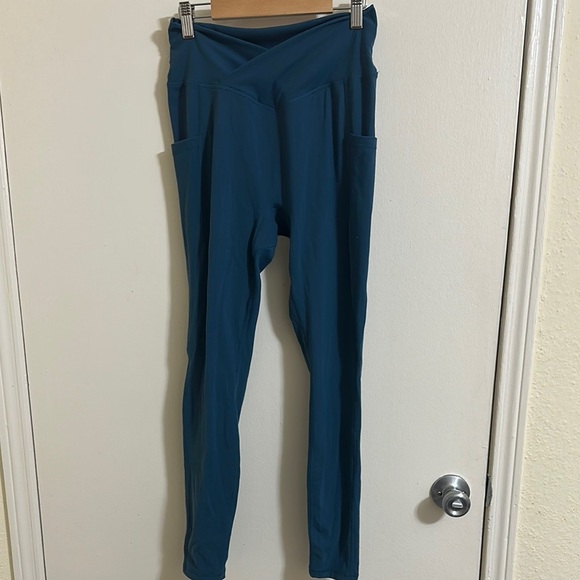 EUC Buffbunny Collection Crossover Waist Athletic Leggings with Pockets Medium - Picture 1 of 3